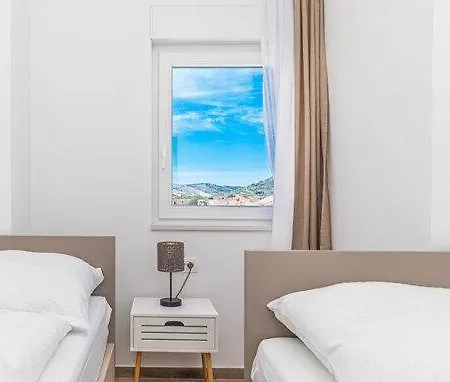 Kornelija * Kaštela