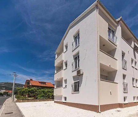 Kornelija Apartment