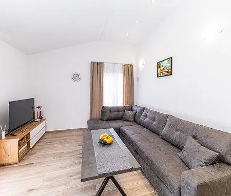 Kornelija Apartamento *