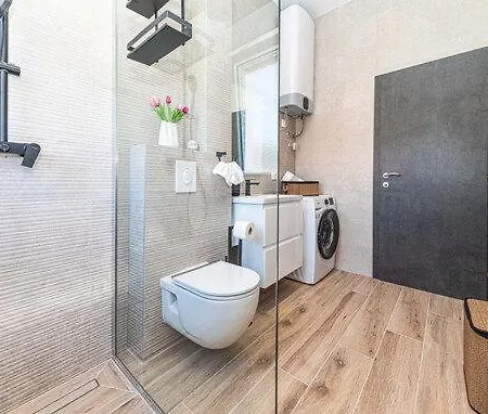 Kornelija Apartamento *