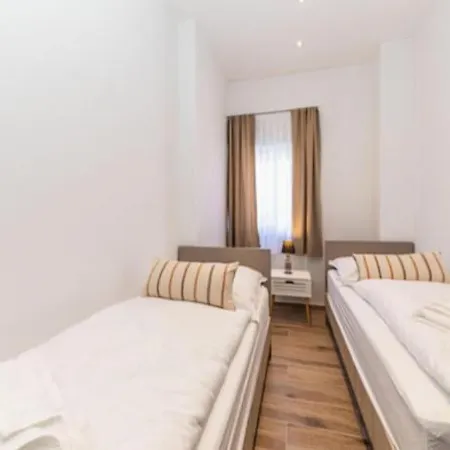 Kornelija Apartment *