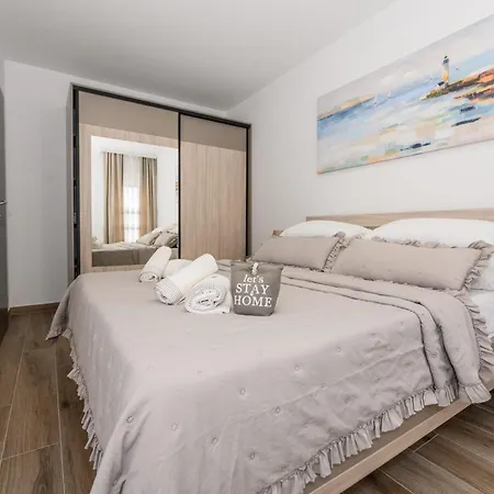 Kornelija Apartment *