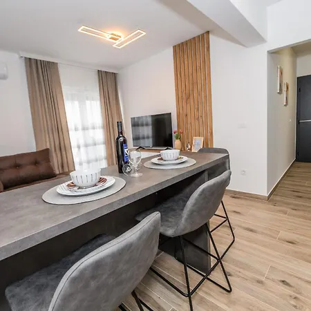 Kornelija Apartment *