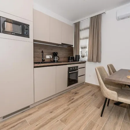 Kornelija Apartment *