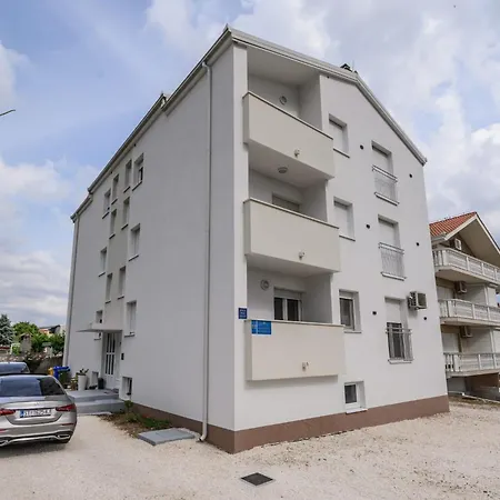 Kornelija Apartment Kastela