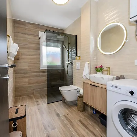 Kornelija Apartment