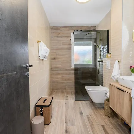Kornelija Appartement *