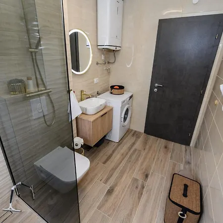 Kornelija Apartamento *