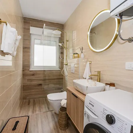 Kornelija Apartamento *