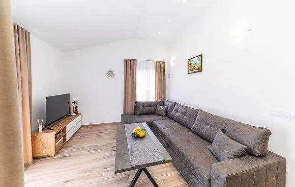 Kornelija Apartament *