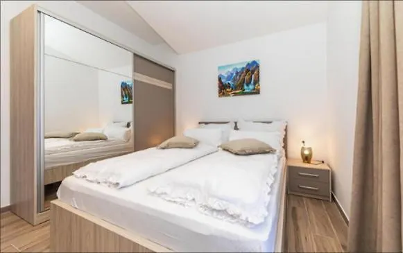 Kornelija Apartament *